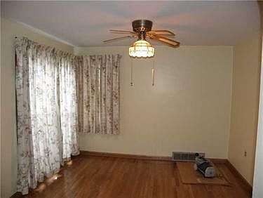 3rd image of 1130 Highview Dr