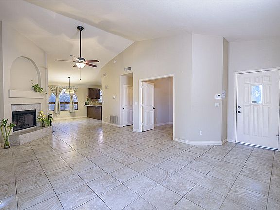 4th image of 1039 W Myrna Ln