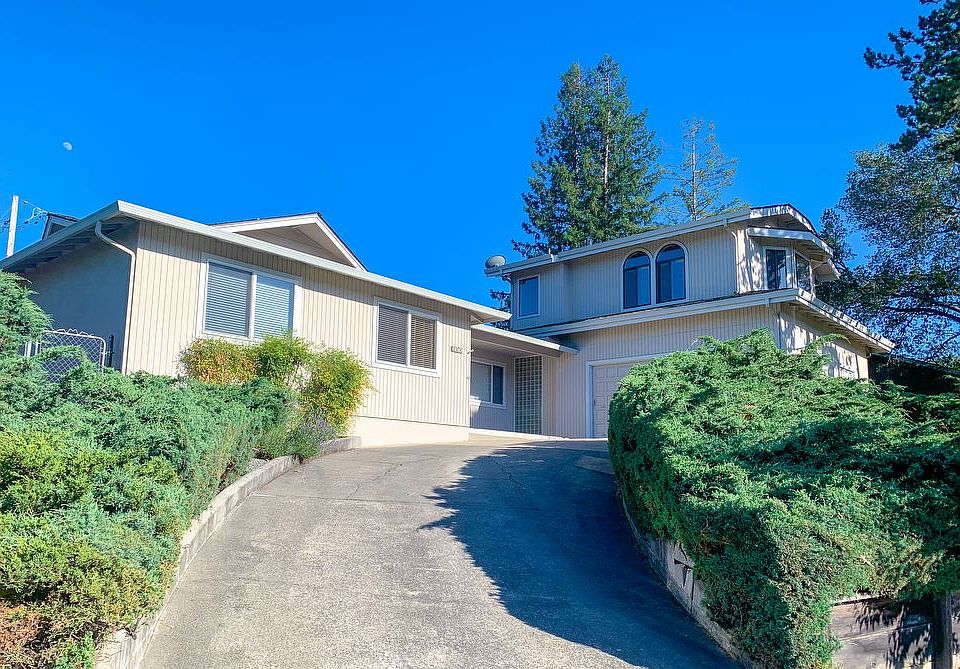 1st image of 208 Cerro Chico