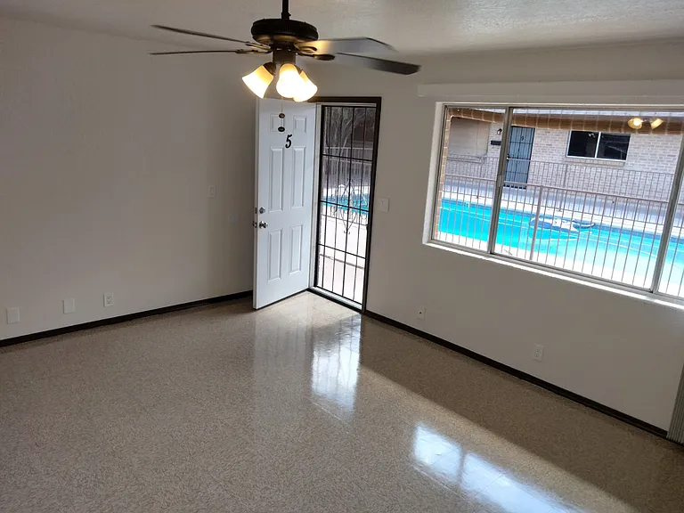 4431 E 3rd St #7 — Photo 3
