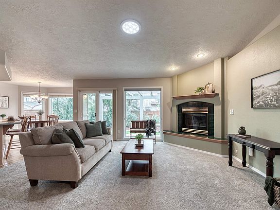 3rd image of 1376 N Deer Creek Pl
