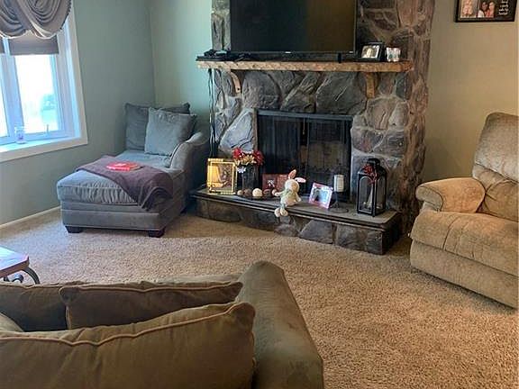 4th image of 4028 Marlton Cir