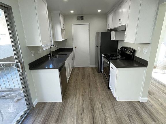 3rd image of 1300 Palos Verdes Dr APT 5