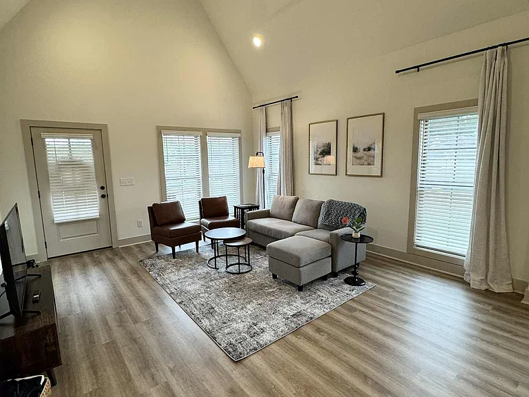 3248 Bradley Ln — Photo 8