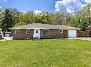 96 E Ridgewood Dr, Seven Hills, OH 44131