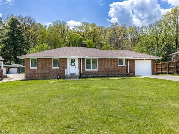 96 E Ridgewood Dr, Seven Hills, OH 44131