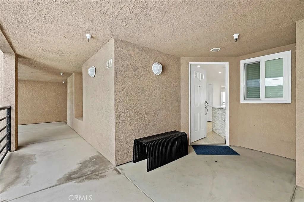 2 bed, 1025 sqft, $6,000 — Photo 1