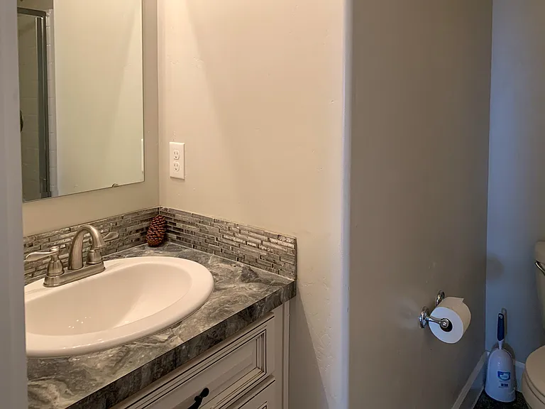 764 E Ionia Dr — Photo 11