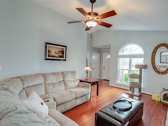 5th image of 1422 Equestrian Way