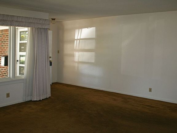 2nd image of 1664 S Windsor Rd