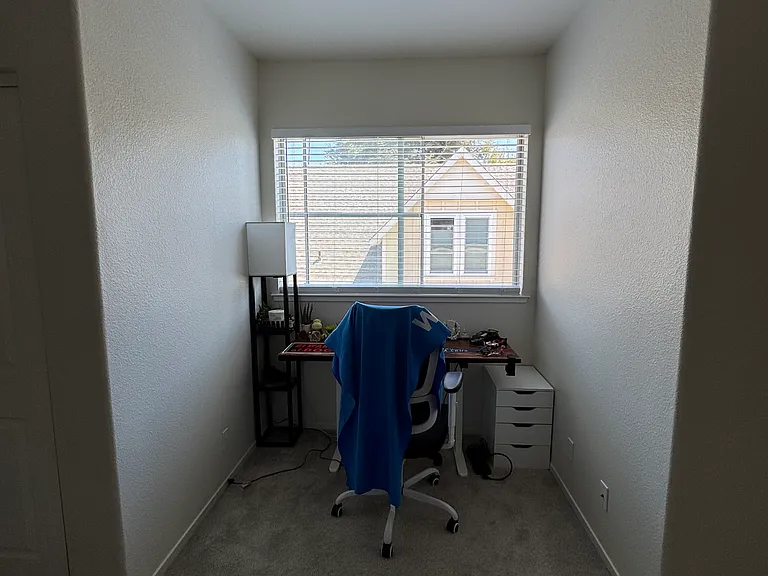 106 Library Ln — Photo 2