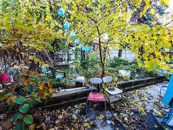 4th image of 1374 Putnam Ave #1L