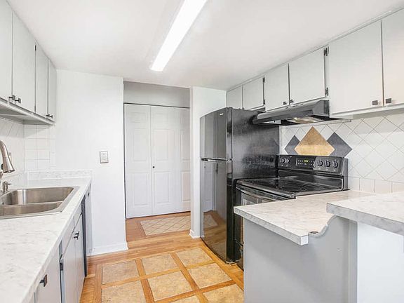 3rd image of 150 Carberry Hill Ct APT A