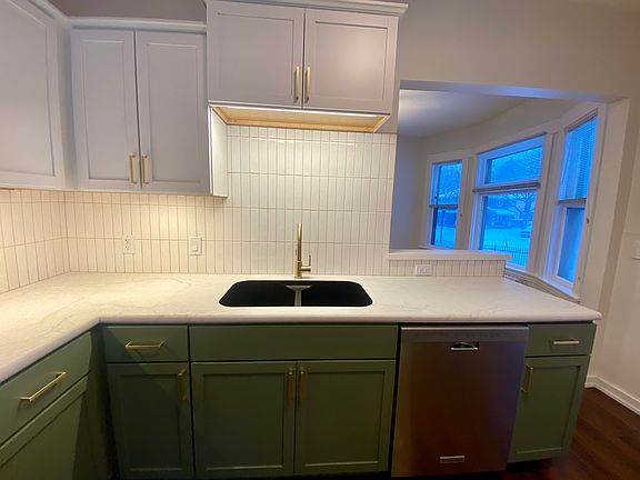 3rd image of 1042 Dayton Ave APT 1