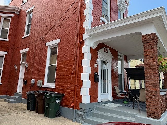 2nd image of 920 Columbia St
