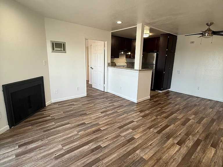 1600 W Carson St #212 — Photo 9