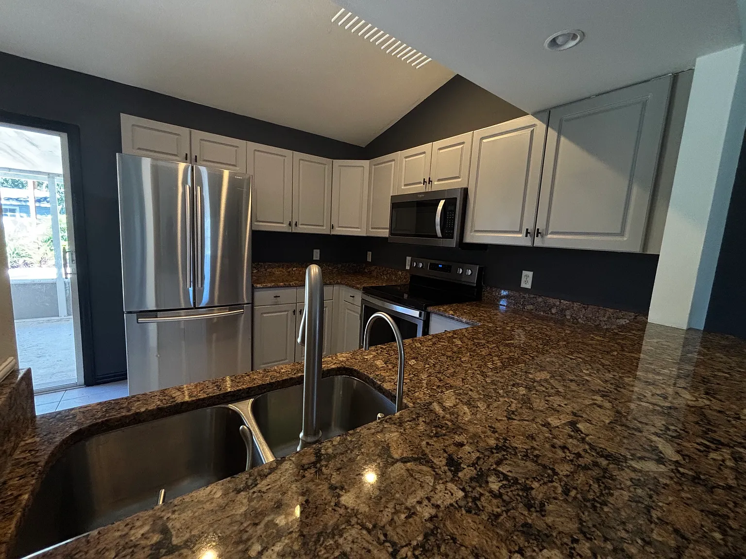2 bed, 1198 sqft, $2,300 — Photo 4