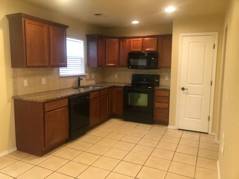 8304 Littlerock Dr — Photo 6