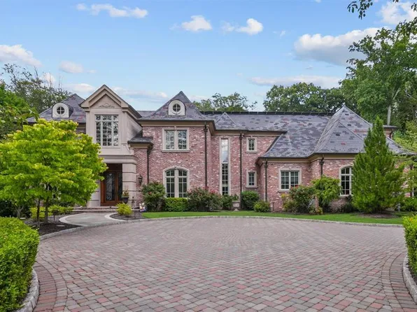 29 N Church Rd, Saddle River, NJ 07458