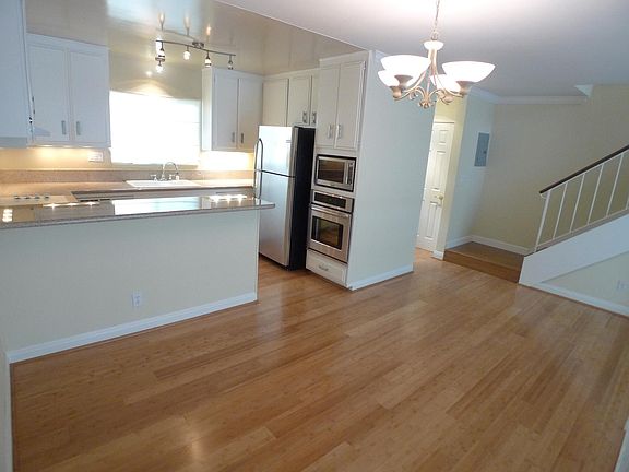2nd image of 14144 Burbank Blvd Unit 4