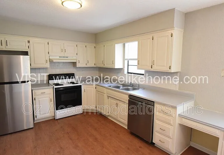 1105 W Elm Ter — Photo 9