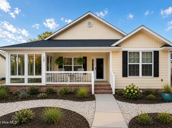 208 NE 52nd Street, Oak Island, NC 28465
