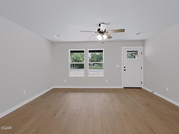 3rd image of 213 Walton St