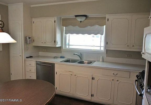 5th image of 107 West Dr