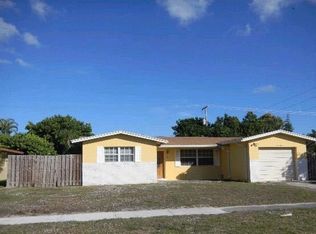 215 SW 4th St, Boca Raton, FL 33432