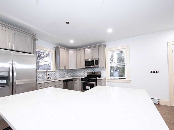 5th image of 1189 Maple Ave