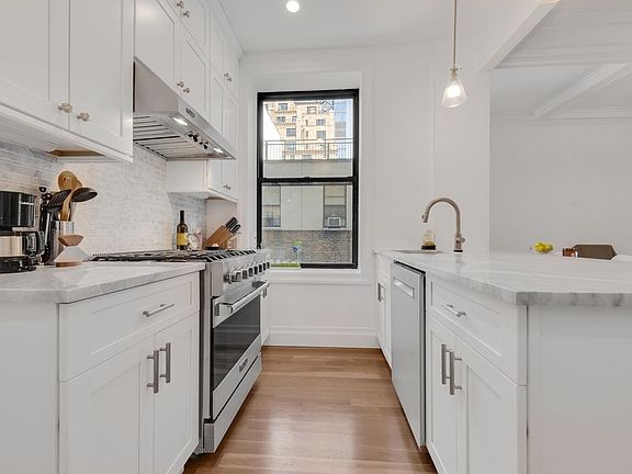 5th image of 215 W 98th St APT 9F