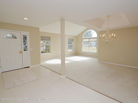 3rd image of 2728 Meadow Lake Dr