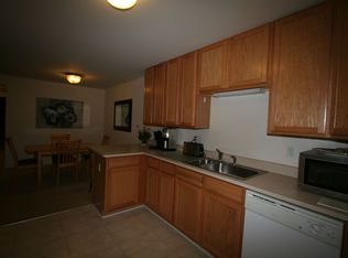 781 Amberly Dr UNIT B, Waterford, MI 48328