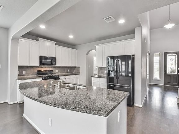 5th image of 215 Fairwood Springs Ln