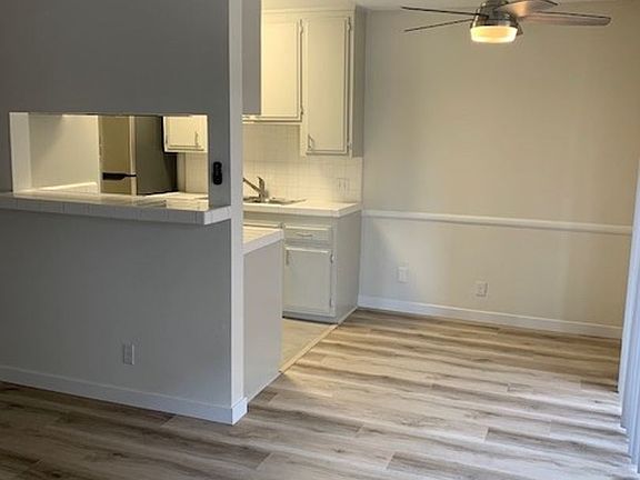 3rd image of 1726 S Barrington Ave APT 2