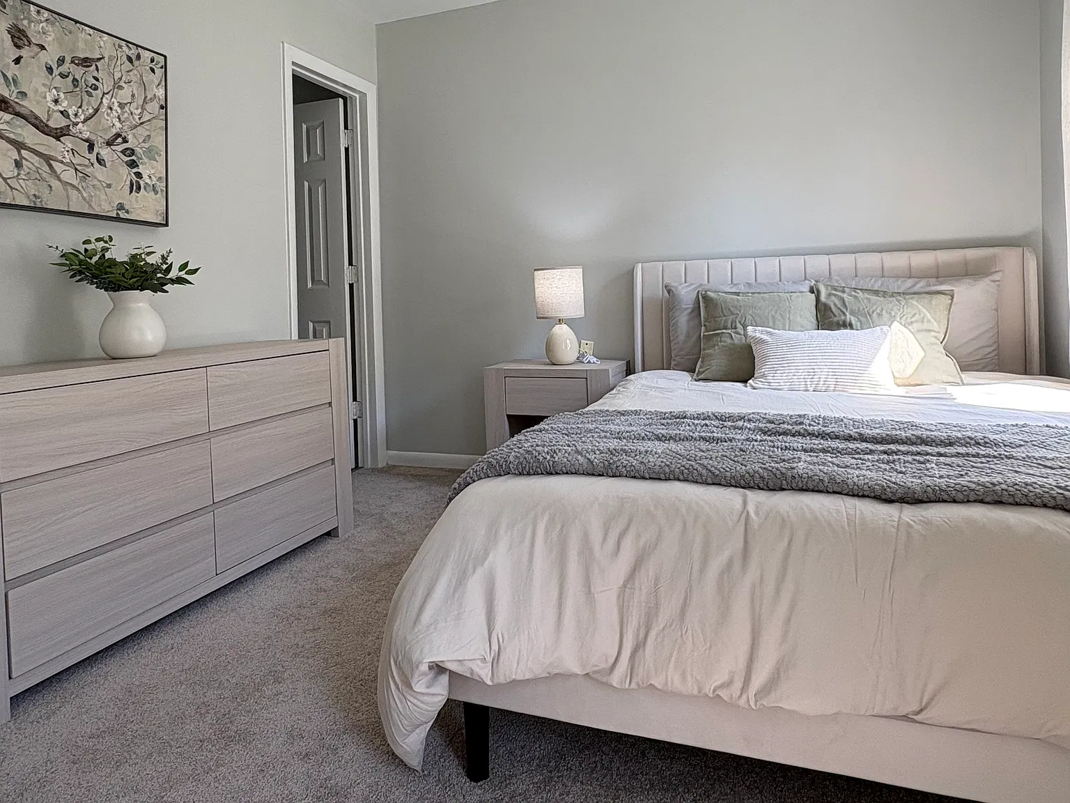 2 bed, 2.5 bath, 1070 sqft, $2,400 — Photo 2
