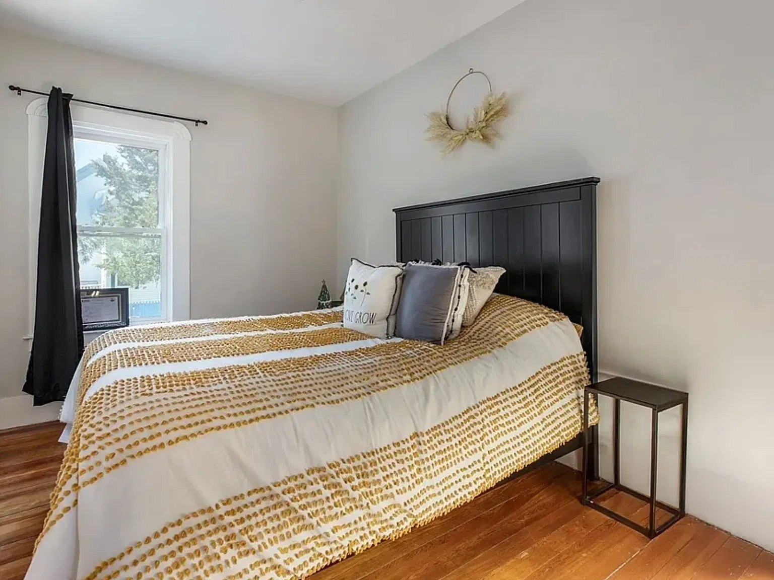 3 bed, 1100 sqft, $1,800 — Photo 3