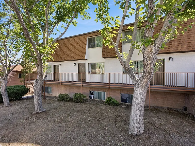 Oak Manor & Angel Street — Photo 9