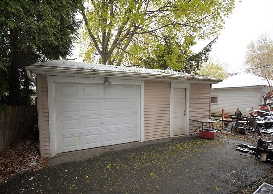 2nd image of 1088 Avenue D