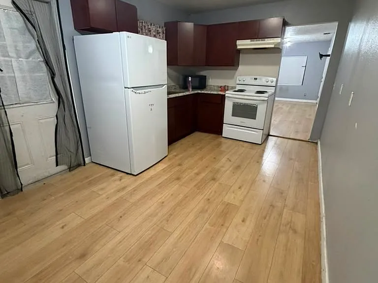 2008 E Fairbanks St — Photo 8