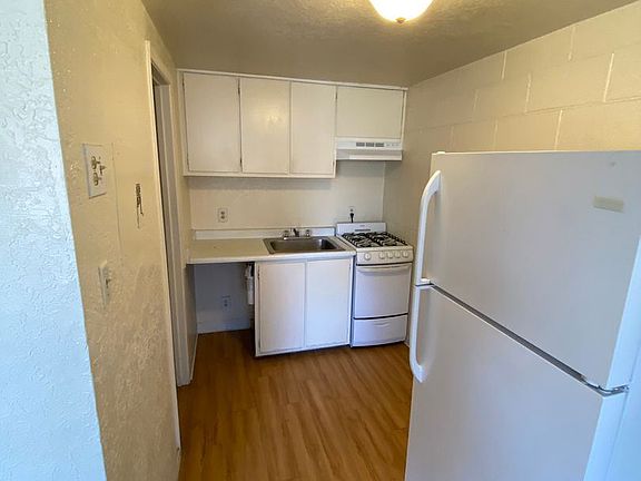 3rd image of 1611 Gold Ave SE #14