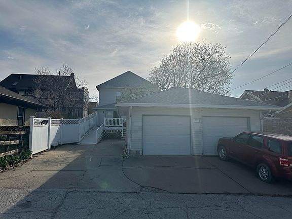 4th image of 209 N 4th St