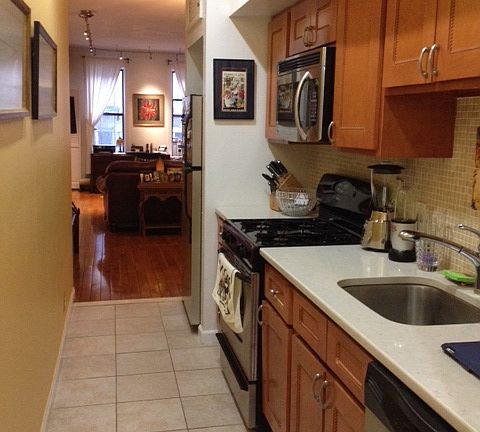 3rd image of 233 E 88th St