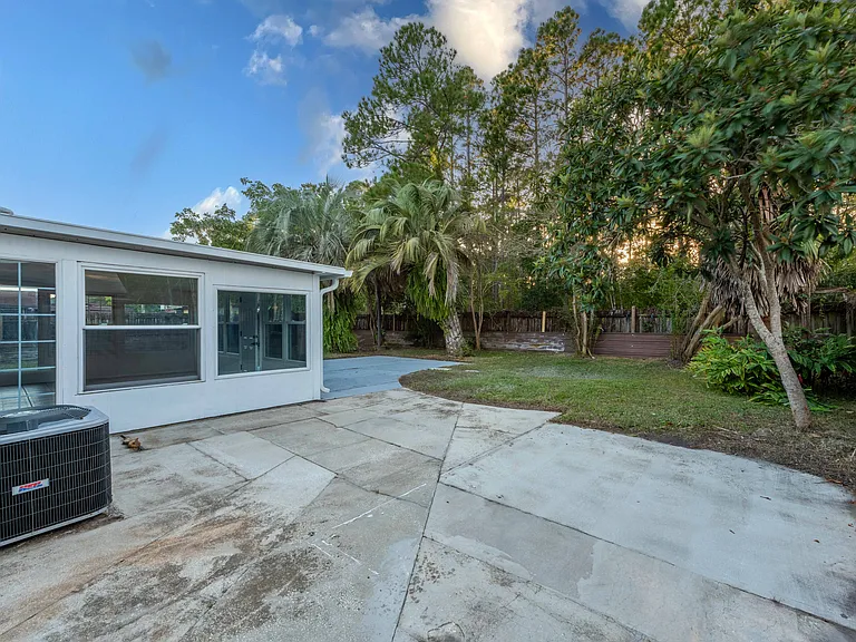 2586 Spring Lake Rd W — Photo 39