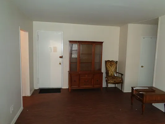 Sold by Thomas Lipovetsky, LREB | media 13