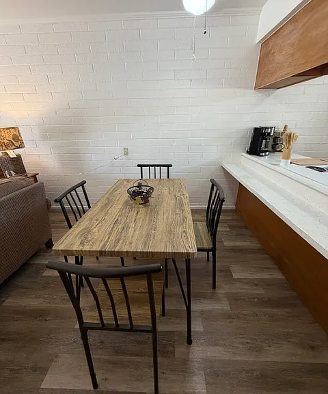 Belmont Apartments — Photo 24