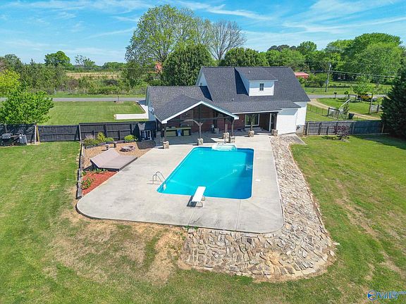 4th image of 927 Fruit Farm Rd E