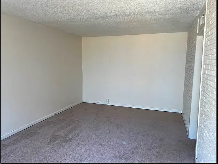 901 Lynn St #B — Photo 1