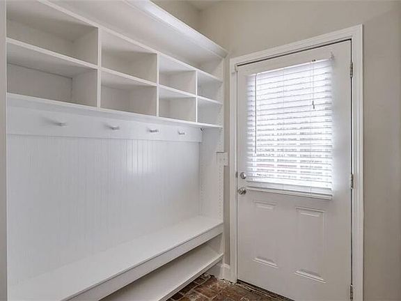 4th image of 980 Longley Ave NW
