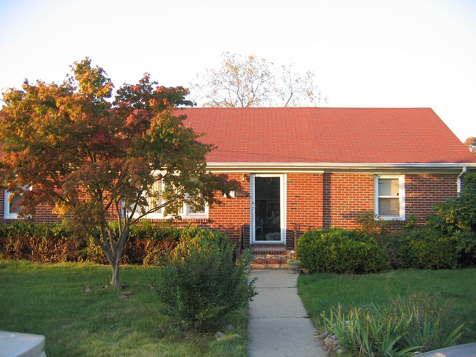 2nd image of 119 E Booker Ave